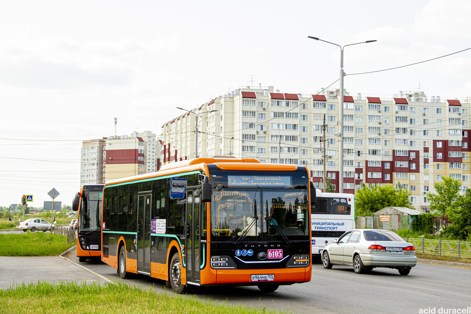 Омская область, Yutong ZK6116HG № 6105; Омская область, ЛиАЗ-5292.67 (CNG) № 1404