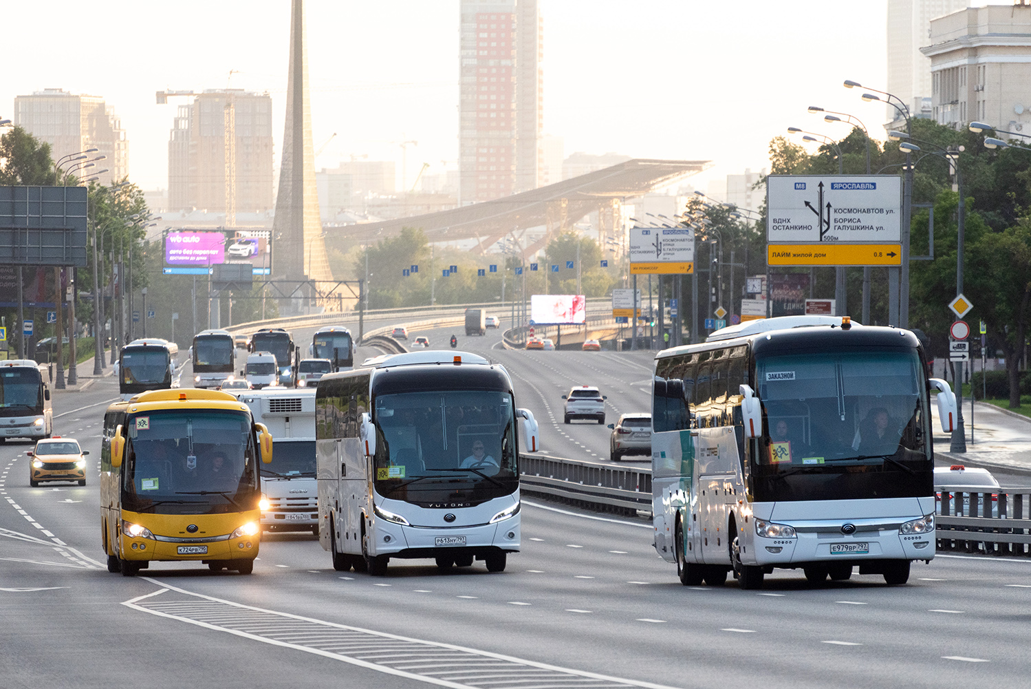Московская область, Yutong ZK6938HB9 № К 724 РВ 790; Москва, Yutong C12PRO (ZK6128H) № Р 613 НУ 797; Московская область, Yutong ZK6122H9 № Е 979 ВР 797