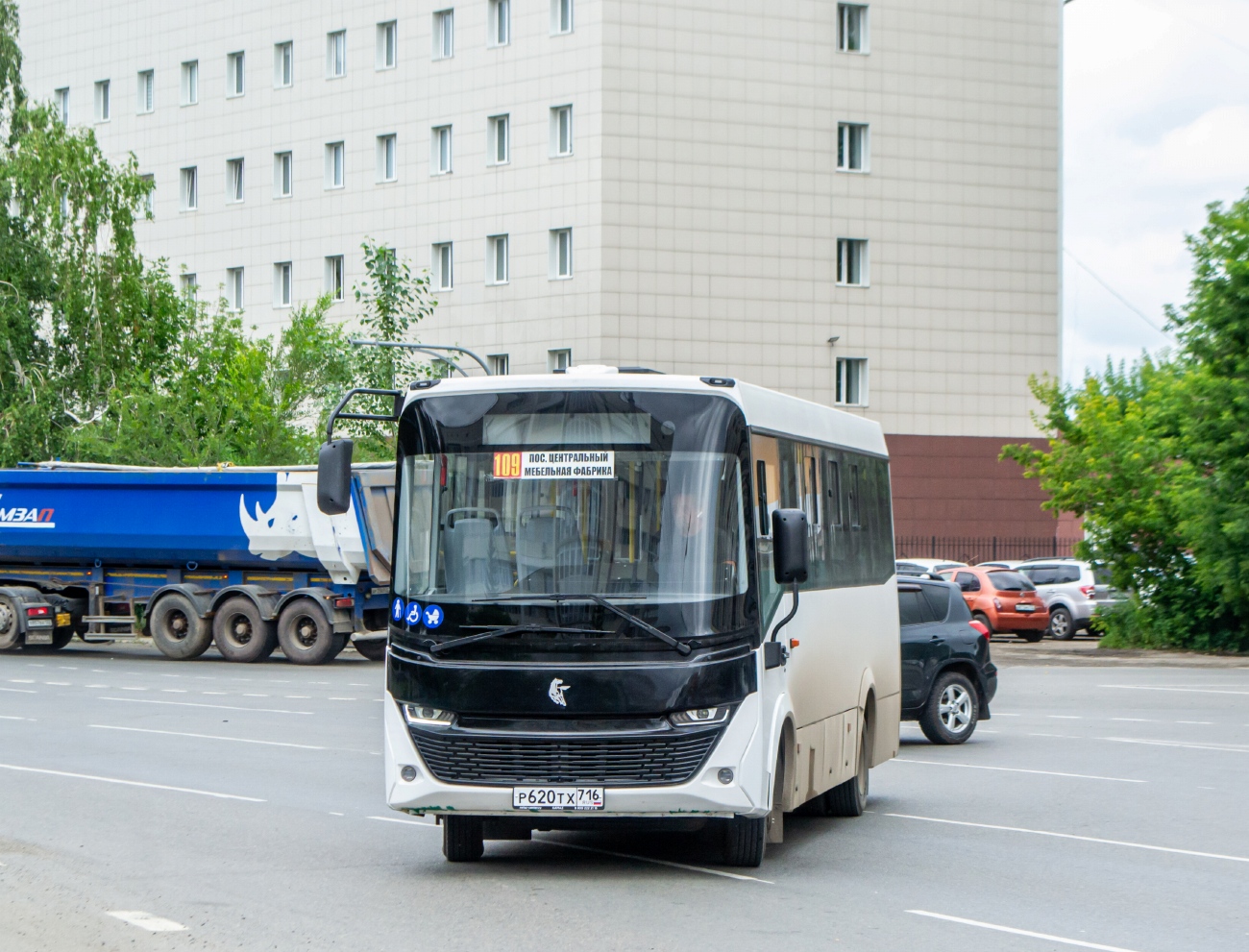 Алтайский край, КАМАЗ-4280-F5 Vega № Р 620 ТХ 716