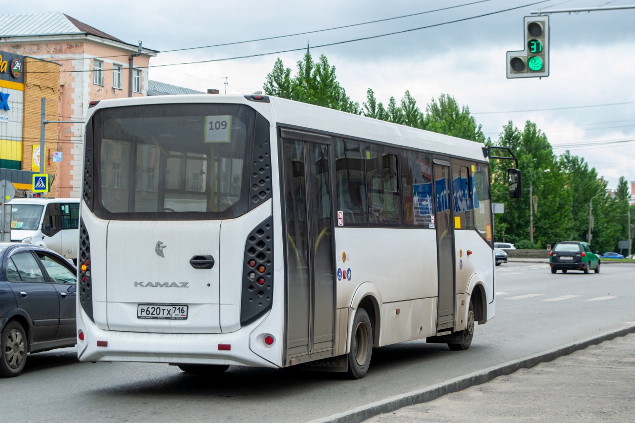 Алтайский край, КАМАЗ-4280-F5 Vega № Р 620 ТХ 716