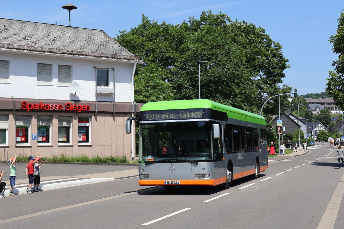 Alsó-Szászország, Mercedes-Benz O530 Irvine Citaro sz.: 7851; Észak-Rajna-Vesztfália — 130 Jahre erste Motor-Omnibus-Linie der Welt