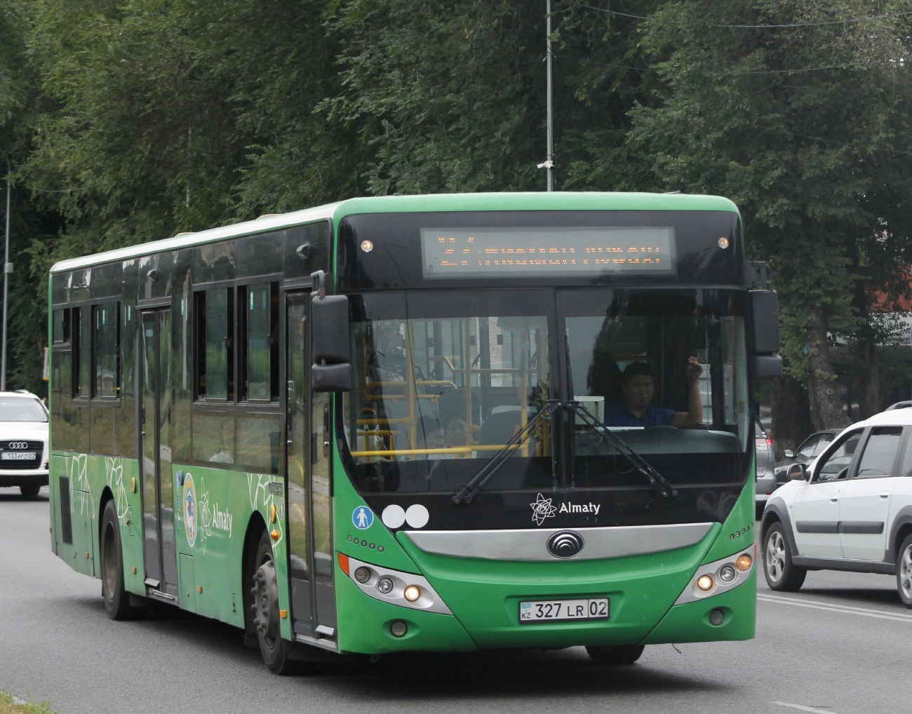 Алматы, Yutong ZK6118HGA № 327 LR 02