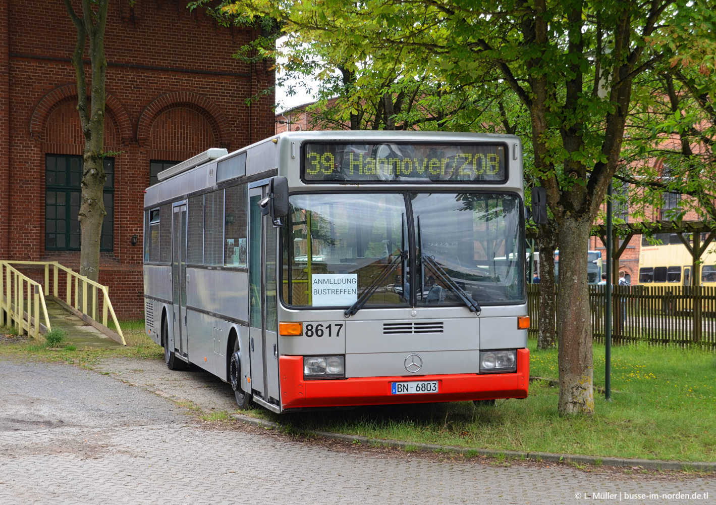 Нижняя Саксония, Mercedes-Benz O405 № 8617; Нижняя Саксония — Bustreffen Wehmingen Hannoversches Straßenbahnmuseum 13.07.2025