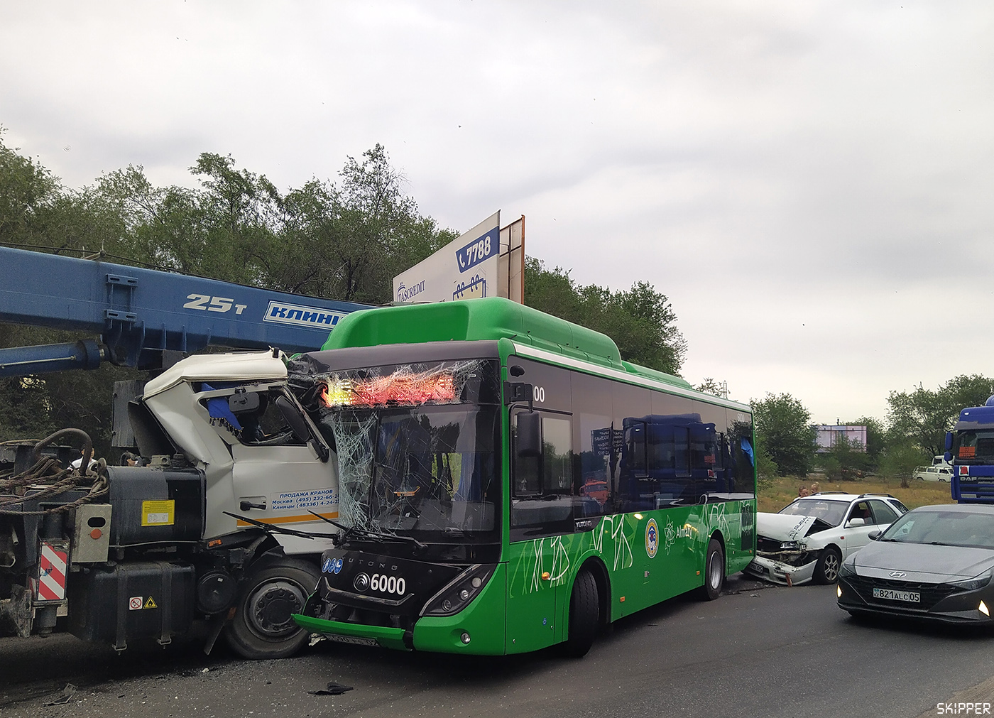 Алматы, Yutong ZK6890HGQ (QazTehna) № 6000; Алматы — ДТП и происшествия
