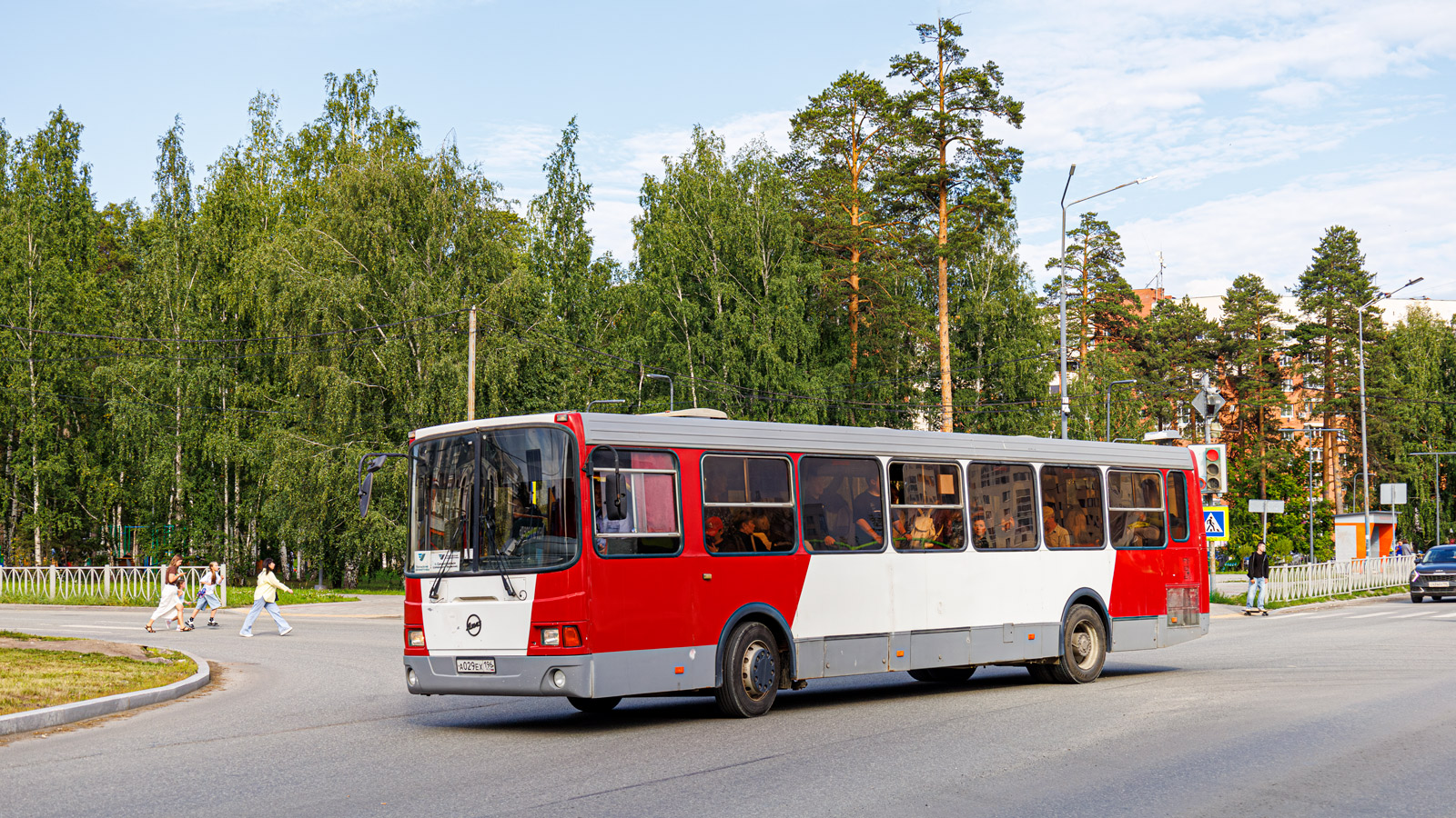 Свердловская область, ЛиАЗ-5256.35 № А 029 ЕХ 196