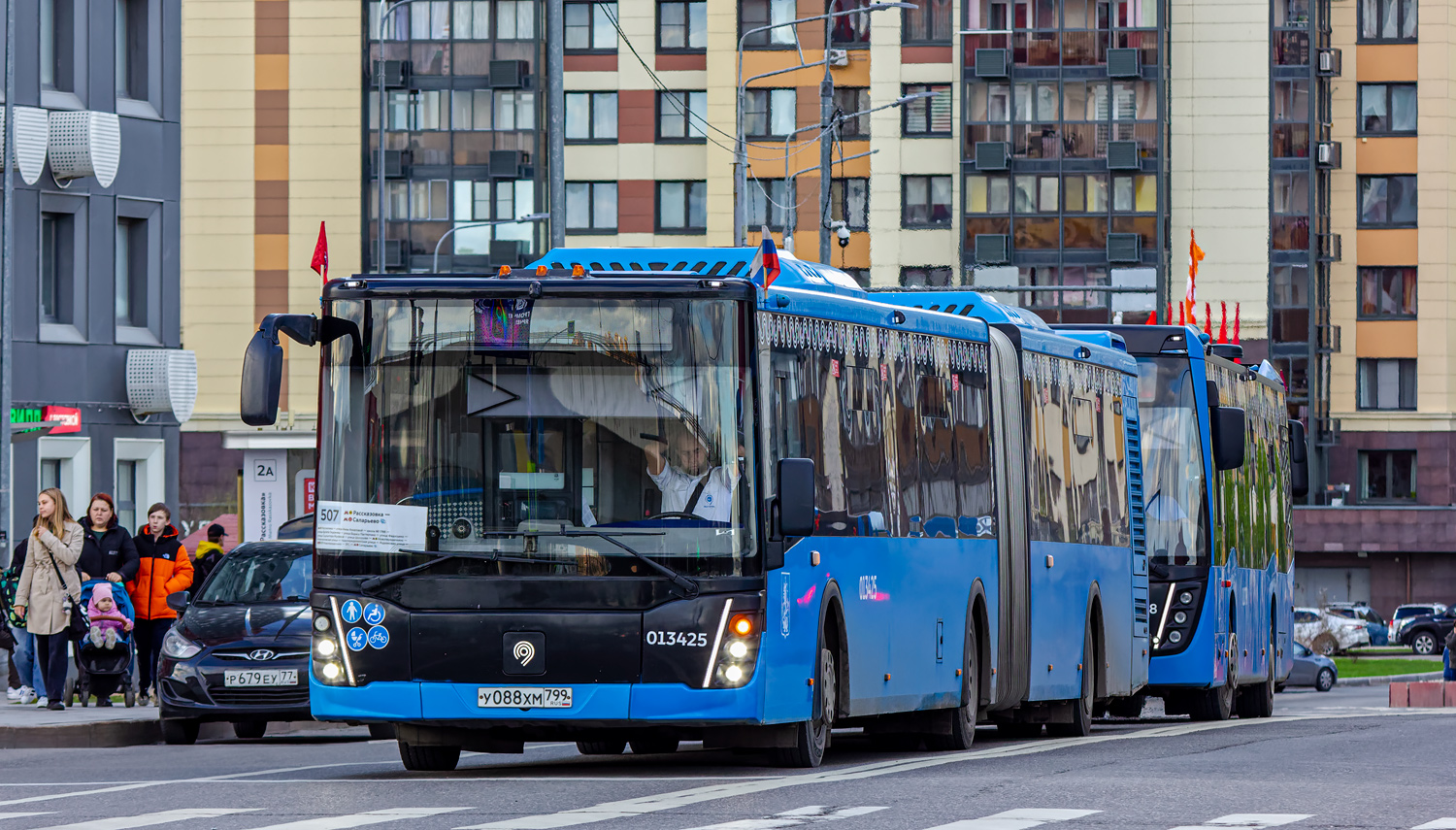 Москва, ЛиАЗ-6213.65 № 013425; Москва, НефАЗ-5299-40-52 № 010798