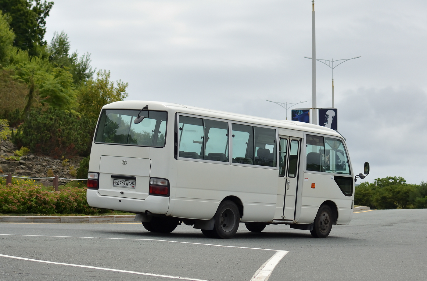 Приморский край, Toyota Coaster BB42L № Х 674 АН 125