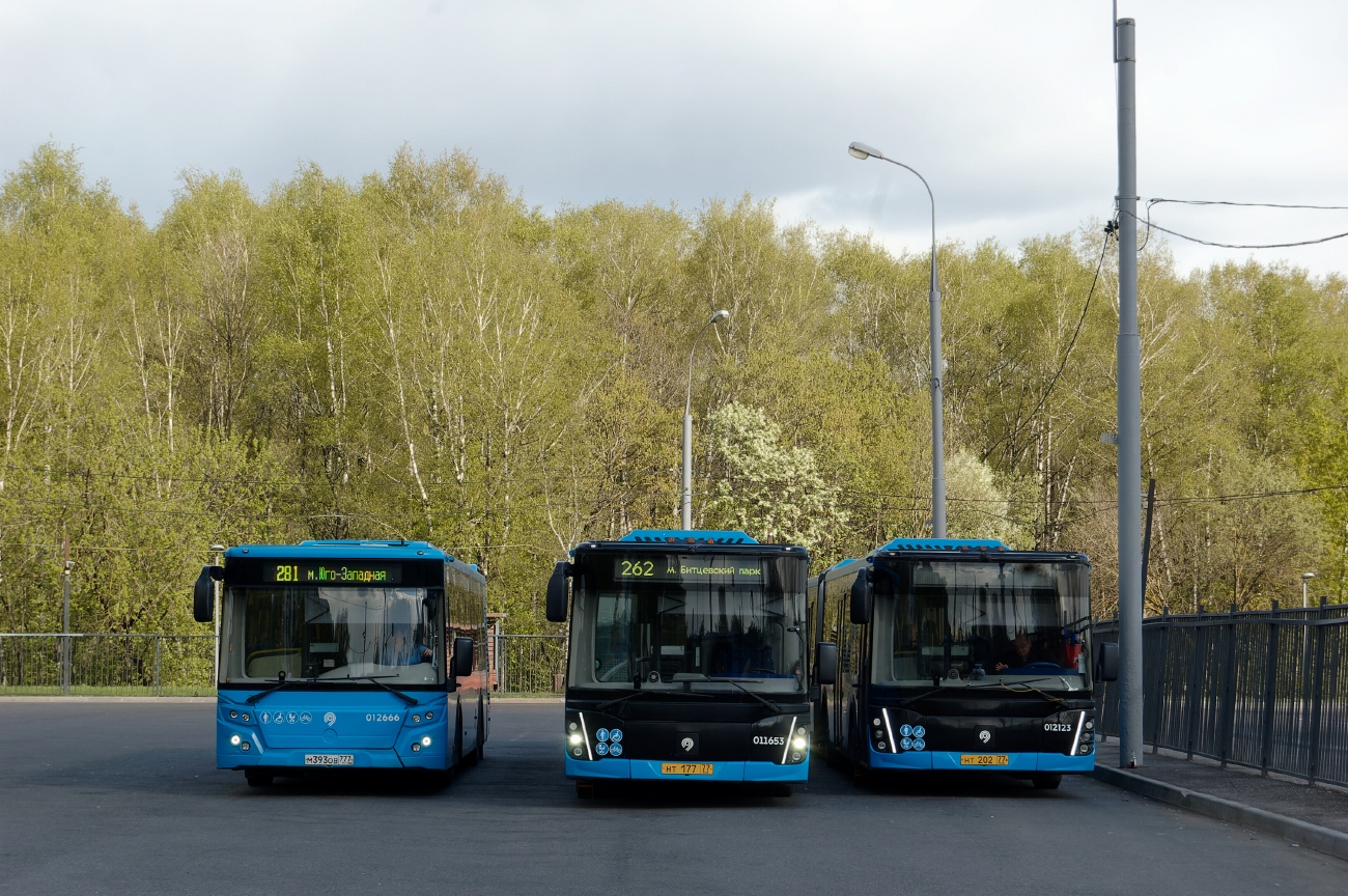 Москва, ЛиАЗ-5292.22 (2-2-2) № 012666; Москва, ЛиАЗ-6213.65 № 011653
