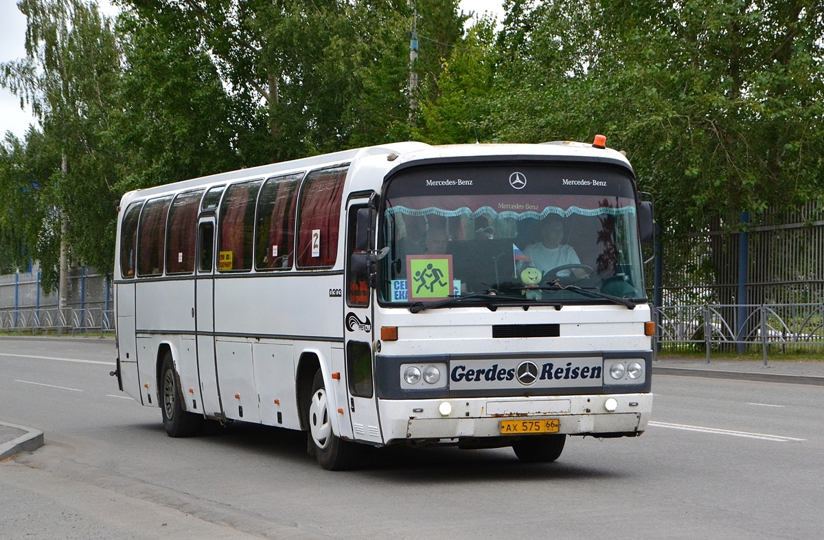 Свердловская область, Mercedes-Benz O303-15KHP-A № АХ 575 66