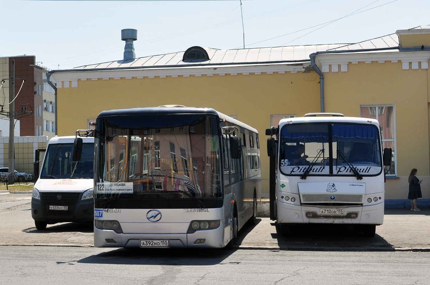Омская область, Higer KLQ6121GQ № 3507; Омская область, ПАЗ-320302-08 "Вектор" № 3003