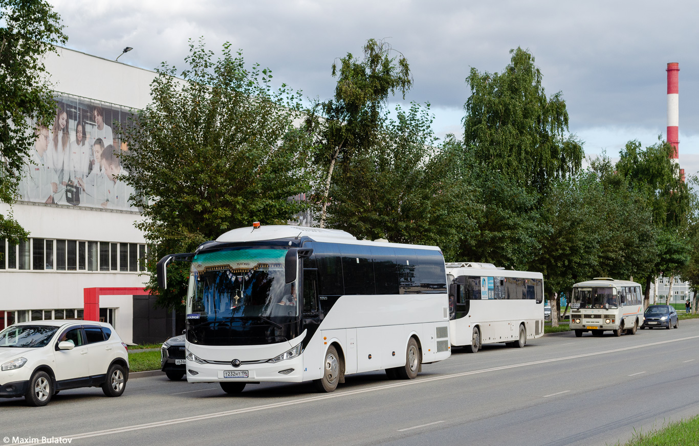 Свердловская область, Yutong C9 (ZK6947H) № Т 232 НТ 196; Свердловская область, НефАЗ-5299-17-52 № Т 941 РТ 196 Свердловская область, Yutong C9 (ZK6947H) № Т 232 НТ 196; Свердловская область, НефАЗ-5299-17-52 № Т 941 РТ 196