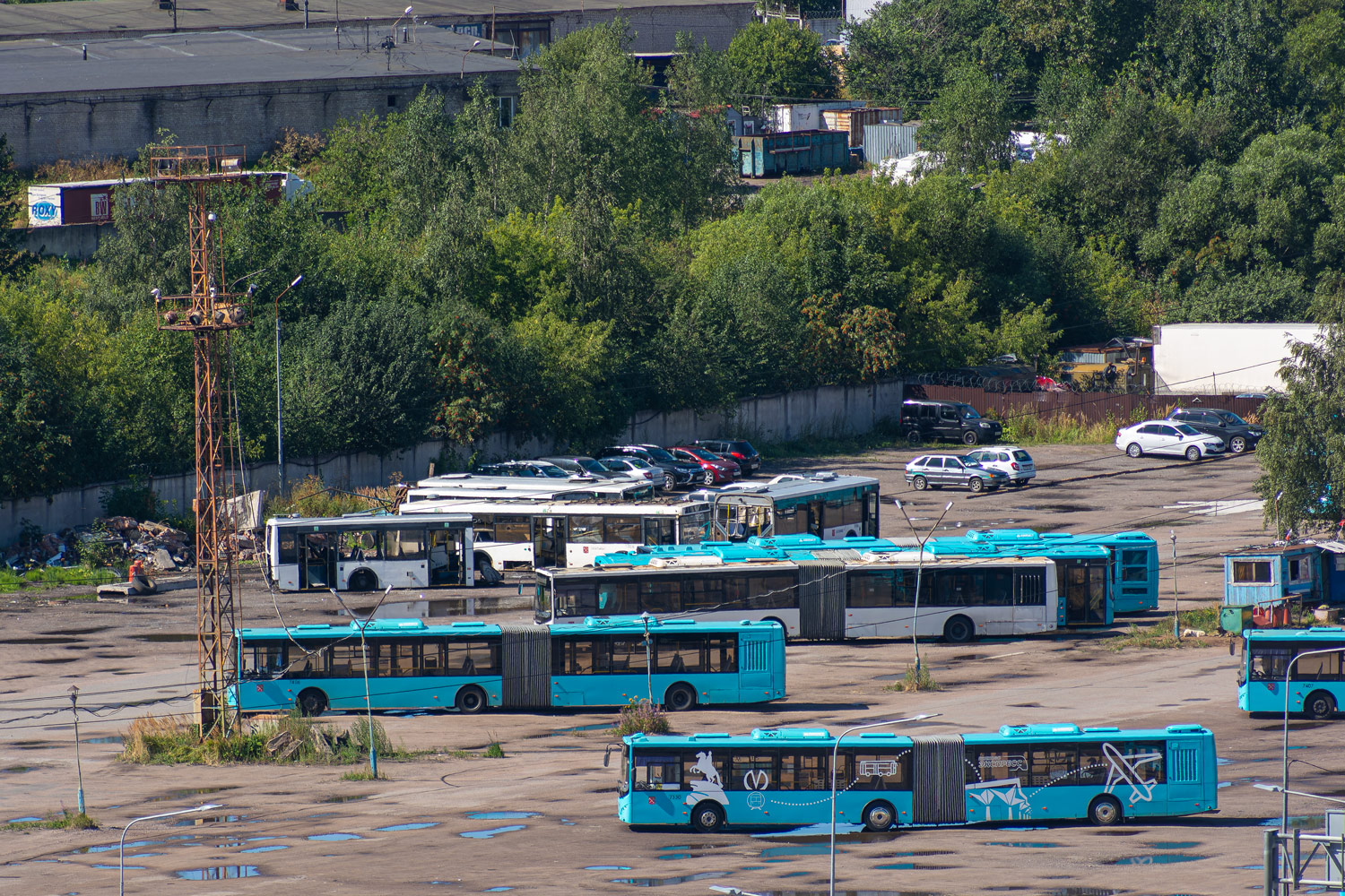 Санкт-Петербург, Volgabus-6271.02 № 7330; Санкт-Петербург — Автобусные парки и стоянки