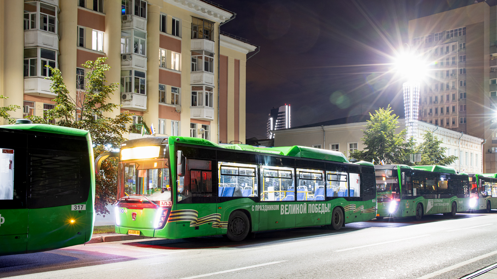 Свердловская область, НефАЗ-5299-40-57 (CNG) № 352; Свердловская область, НефАЗ-5299-40-57 (CNG) № 1221