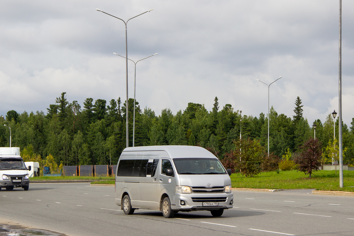 Ханты-Мансийский АО, Toyota HiAce KDH223L № Р 790 ВА 186