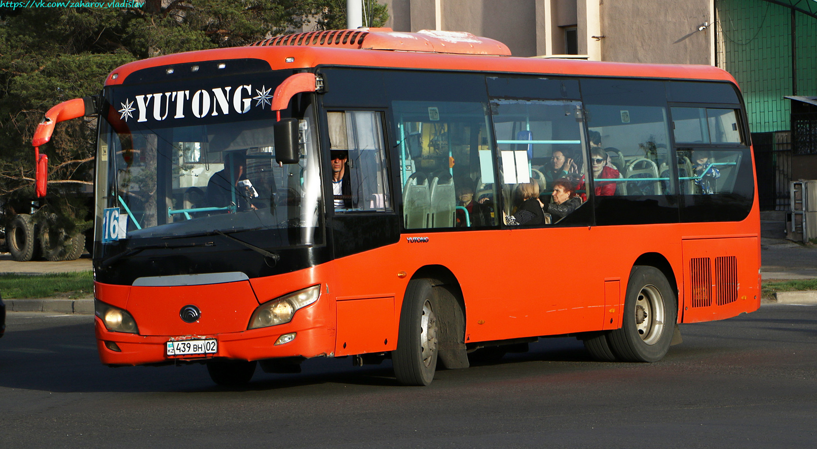 Жетысуская область, Yutong ZK6852HG № 439 BH 02