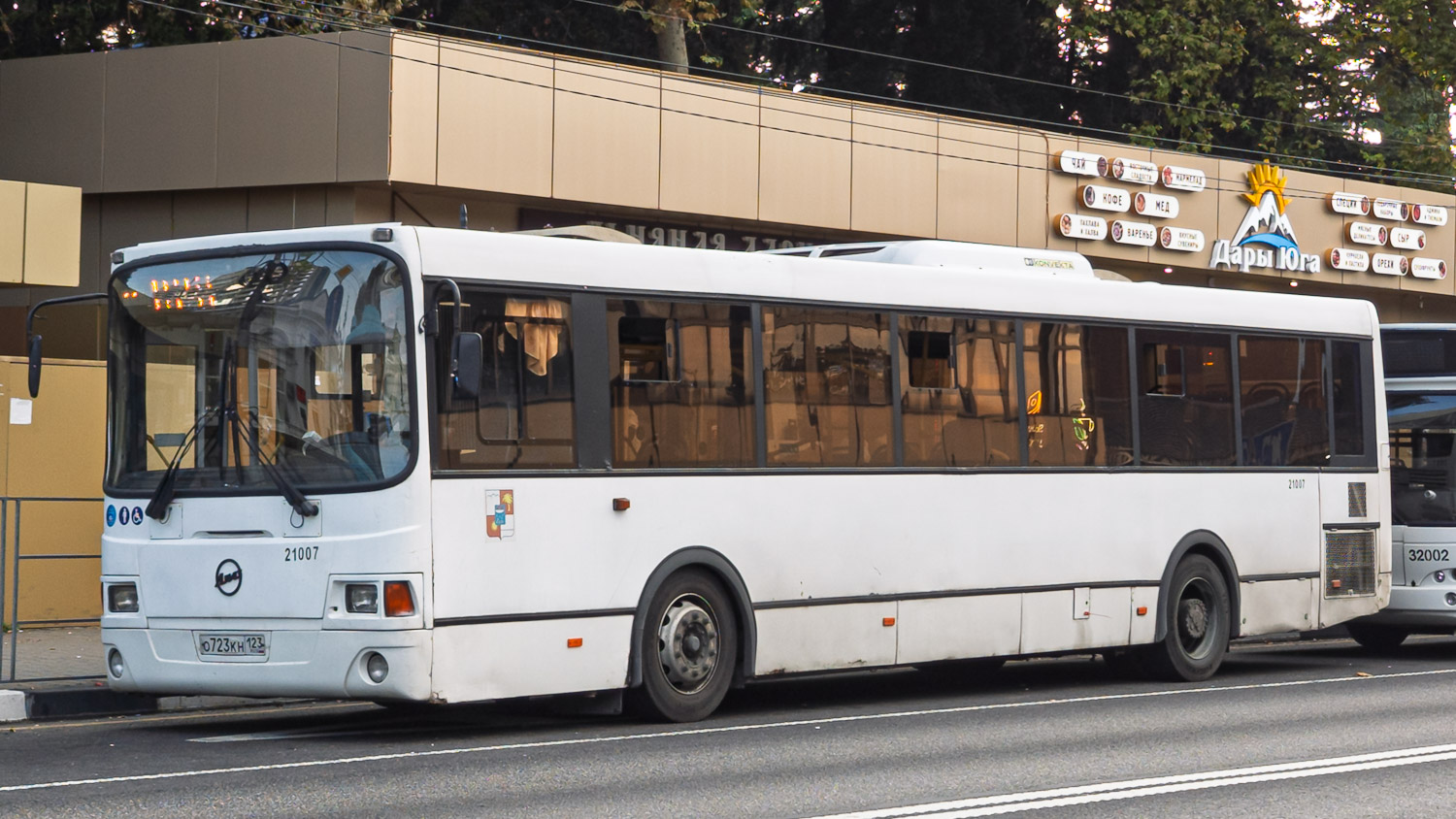 Краснодарский край, ЛиАЗ-5293.60 № 21007; Краснодарский край, МАЗ-103.586 № 32002