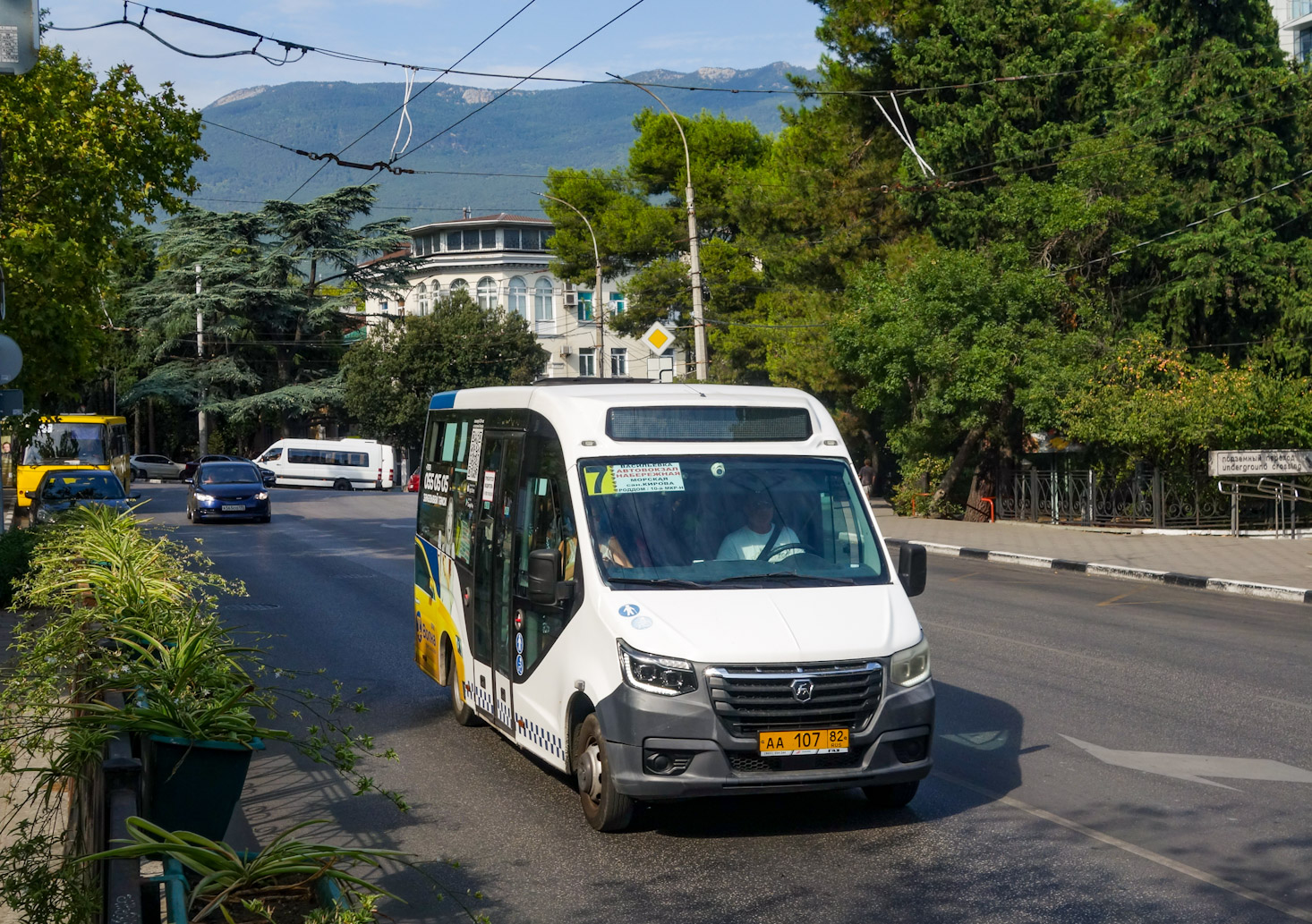 Республика Крым, ГАЗ-A68R52 City № АА 107 82
