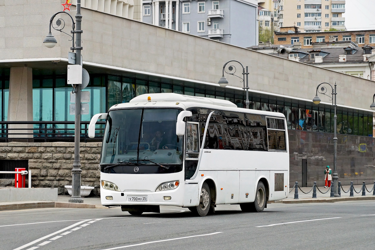 Приморский край, Golden Dragon XML6796E5G № У 700 МУ 25