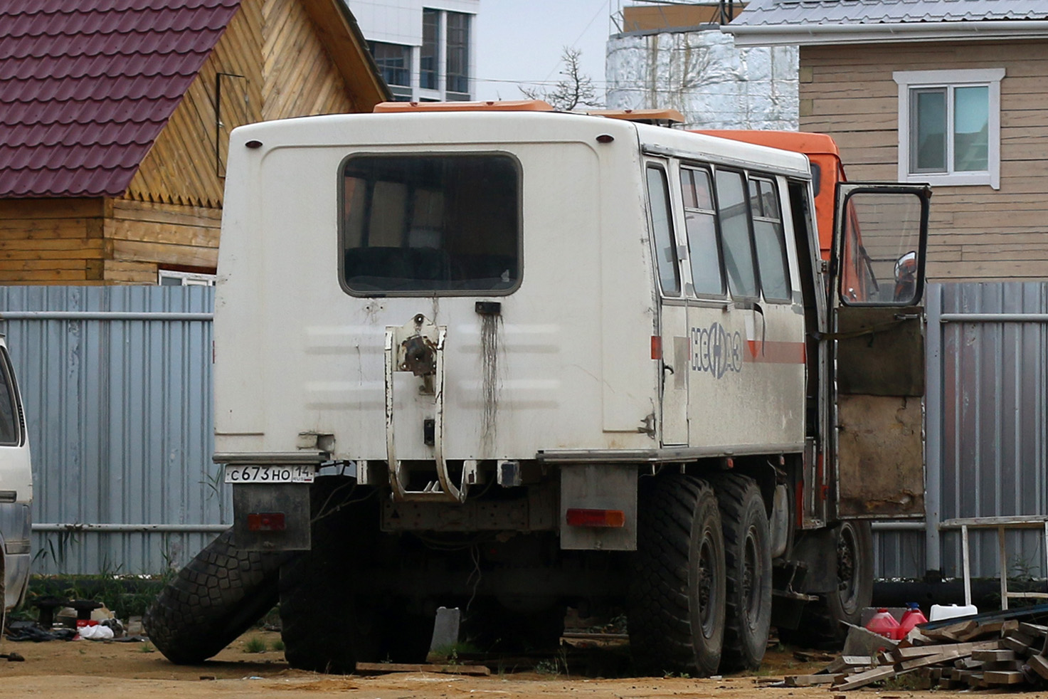 Саха (Якутия), НефАЗ-4208-11-13 № С 673 НО 14