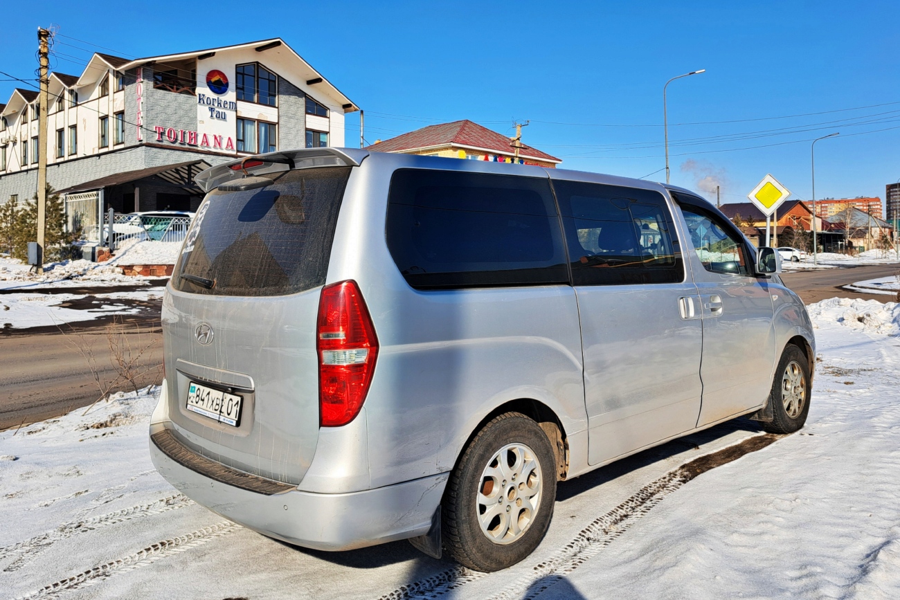 Астана, Hyundai Grand Starex № 841 XBZ 01