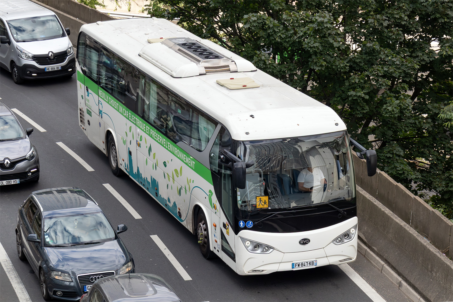 Франция, BYD C9 № FW-847-KB