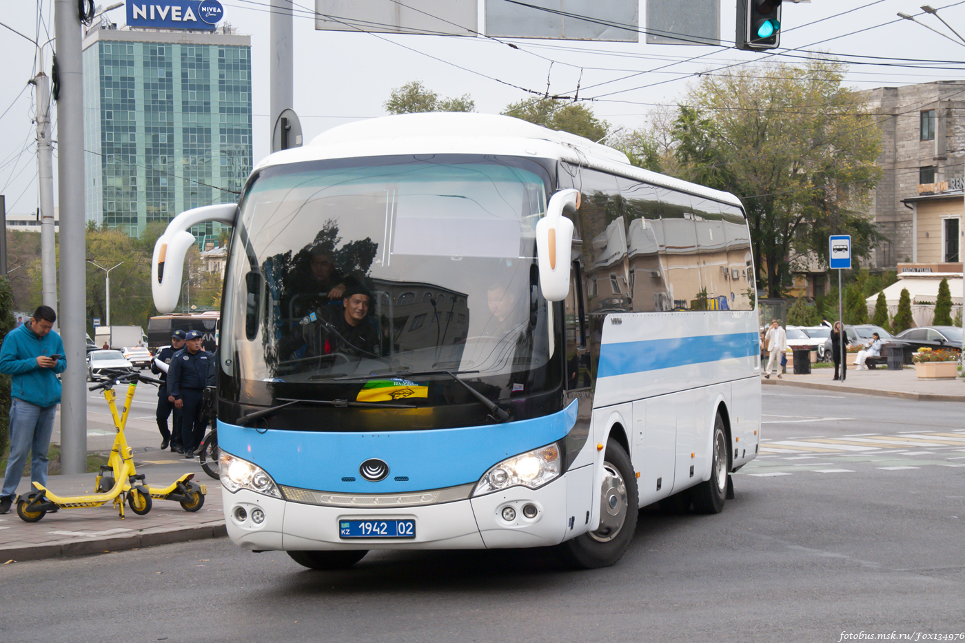 Алматы, Yutong ZK6938HB9 (QazTehna) № 1942 02