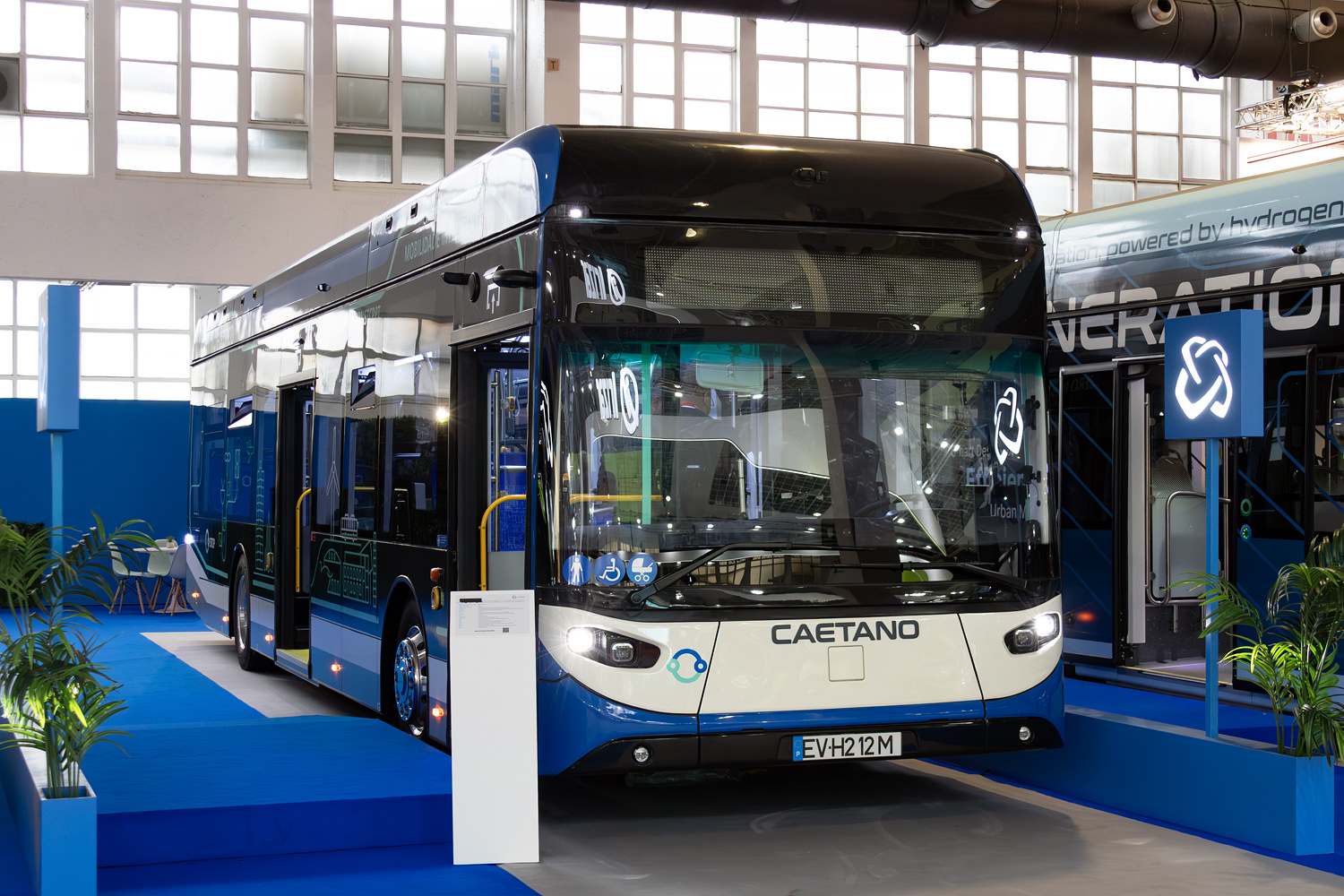 Португалия, Caetano H2.City Gold № [EV H2 12M]; Бельгия — Busworld Europe 2025