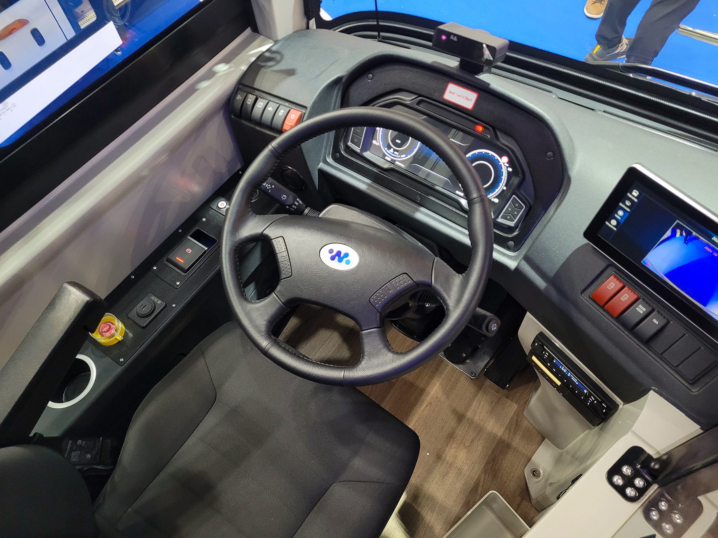 Гонконг, Wisdom Motor WSD6870BL2EV № [WSD6870BL2EV]; Бельгия — Busworld Europe 2025
