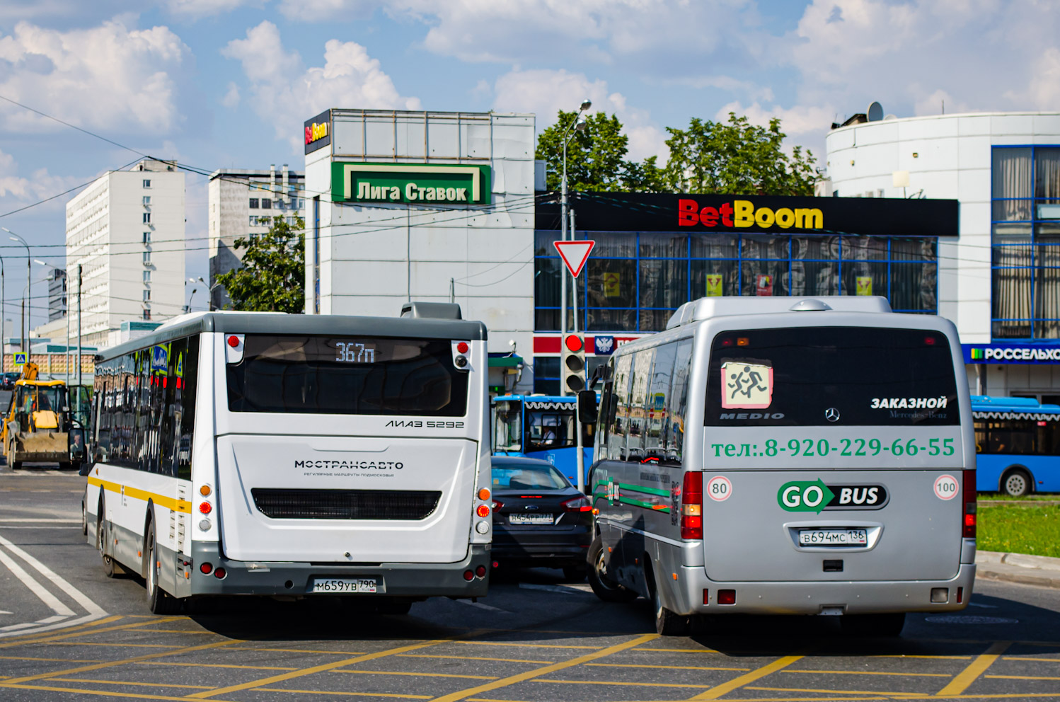 Московская область, ЛиАЗ-5292.65-03 № М 659 УВ 790; Воронежская область, Tomassini Medio № В 694 МС 136 Московская область, ЛиАЗ-5292.65-03 № М 659 УВ 790; Воронежская область, Tomassini Medio № В 694 МС 136
