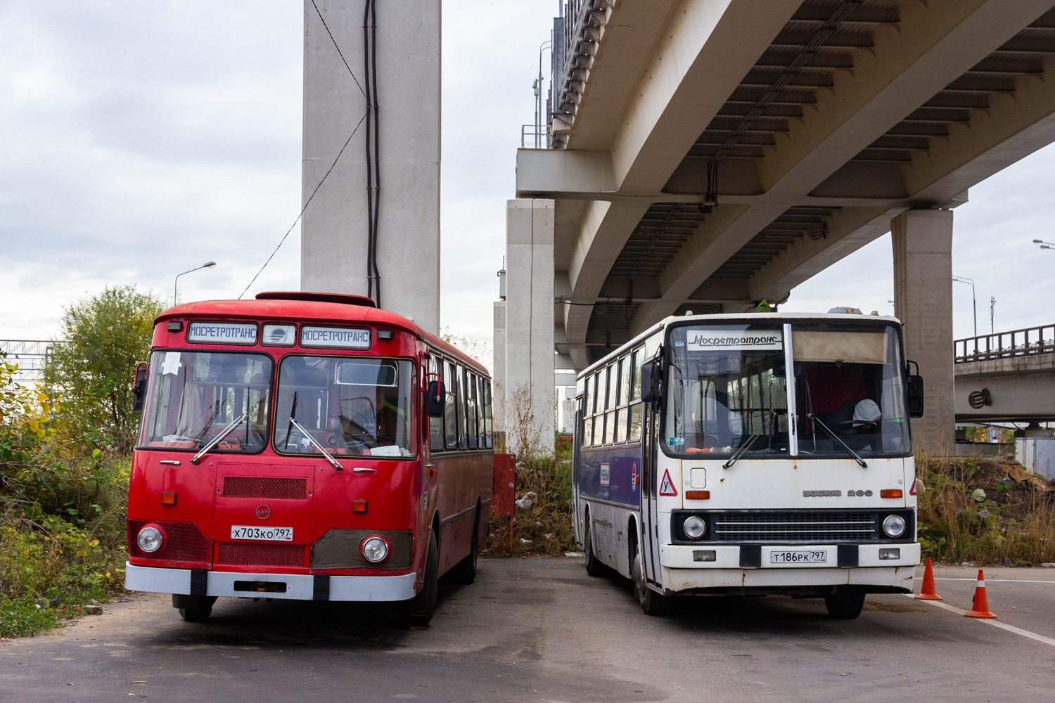 Москва, ЛиАЗ-677МБ № Х 703 КО 797; Москва, Ikarus 260.51 № Т 186 РК 797