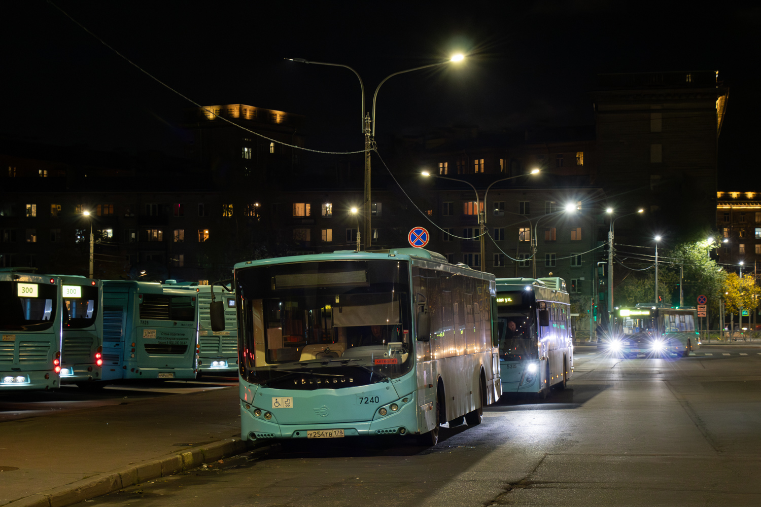 Санкт-Петербург, Volgabus-5270.02 № 5156; Санкт-Петербург, Volgabus-5270.00 № 7240; Санкт-Петербург, ЛиАЗ-5292.65 № 5326