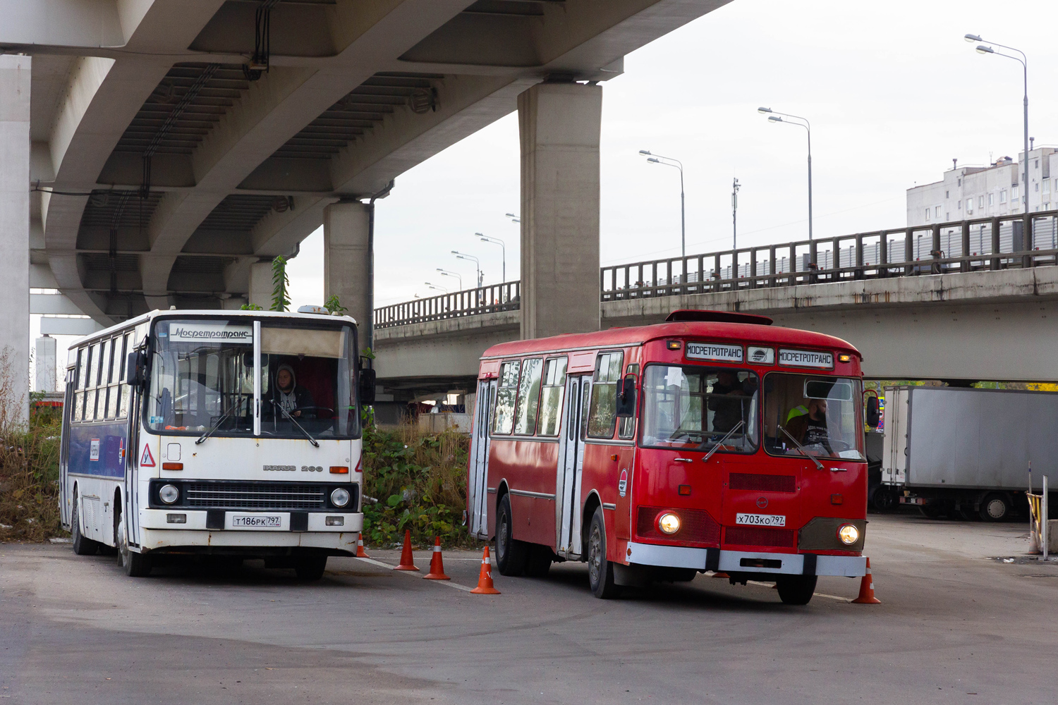 Москва, Ikarus 260.51 № Т 186 РК 797; Москва, ЛиАЗ-677МБ № Х 703 КО 797