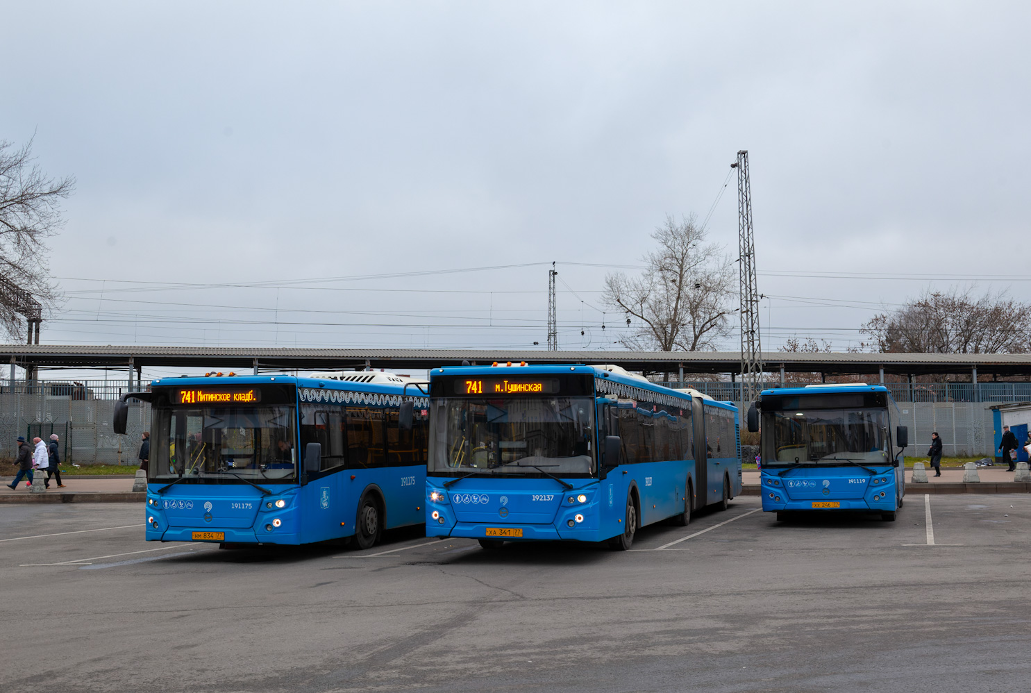 Moscow, LiAZ-6213.65 # 192137; Moscow, LiAZ-5292.65 # 191119