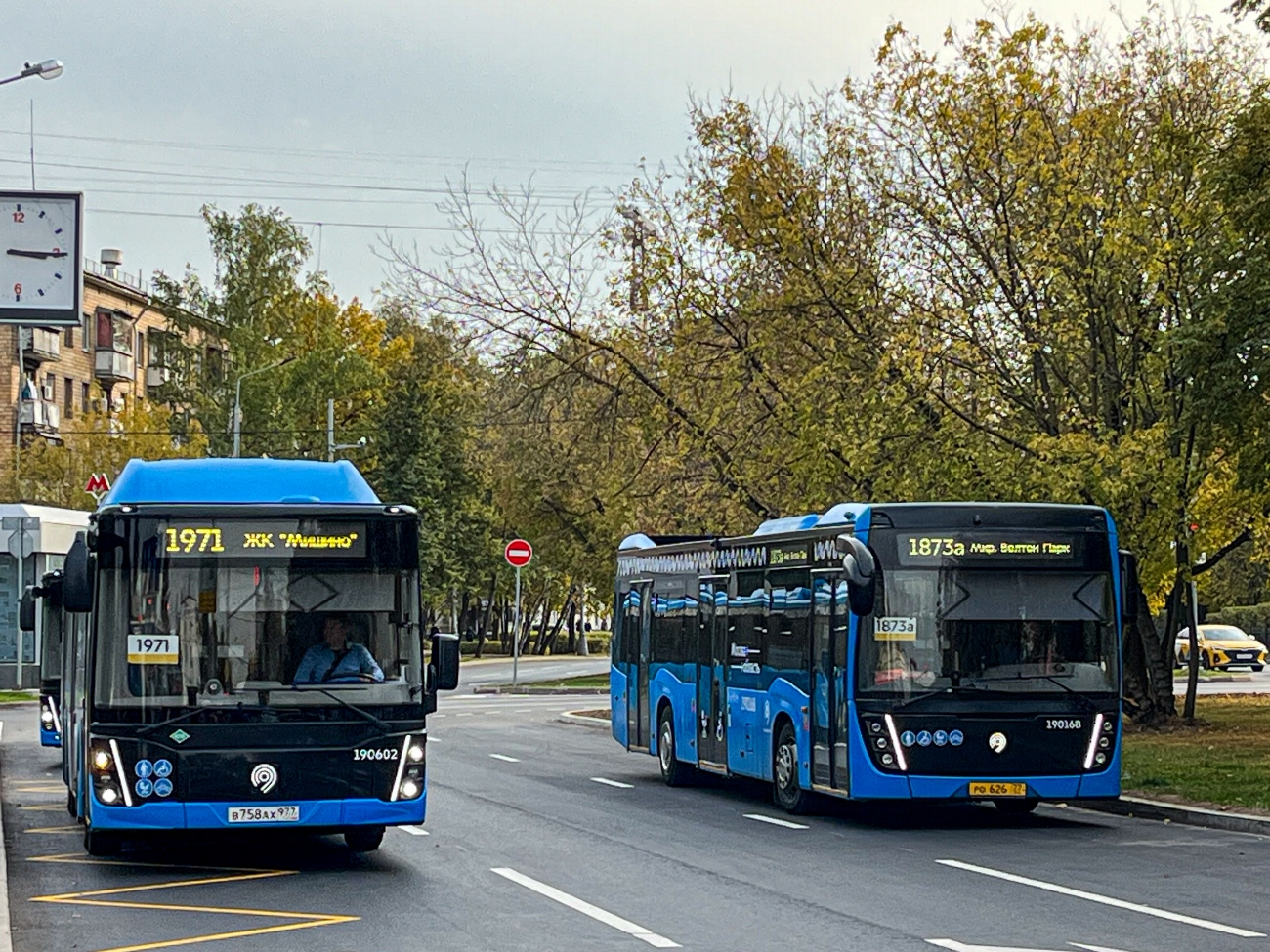 Москва, ЛиАЗ-5292.67 (CNG) № 190602; Москва, НефАЗ-5299-40-52 № 190168