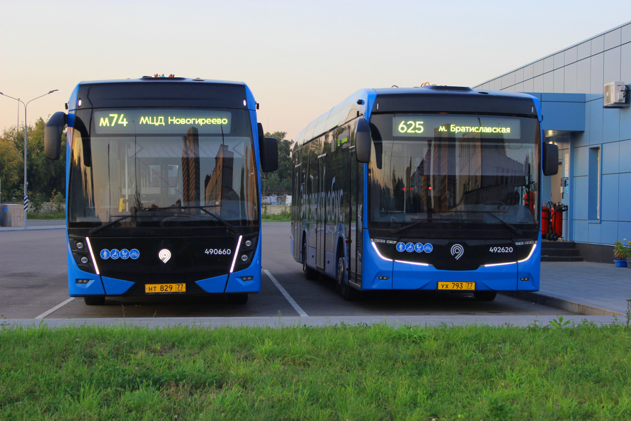 Москва, КАМАЗ-6282 № 490660; Москва, КАМАЗ-52222 № 492620