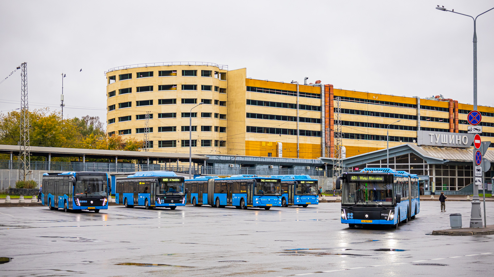 Москва, ЛиАЗ-6213.65 № 191154; Москва — Автобусные вокзалы, станции и конечные остановки
