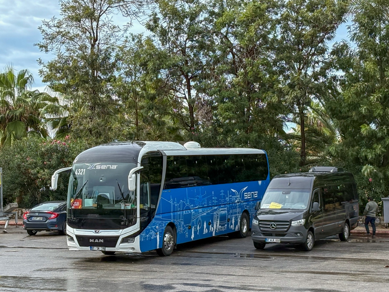 Турция, MAN R10 Lion's Coach C RHC**4 C № 4321; Турция, Mercedes-Benz Sprinter W907 417CDI № 07 ALH 650