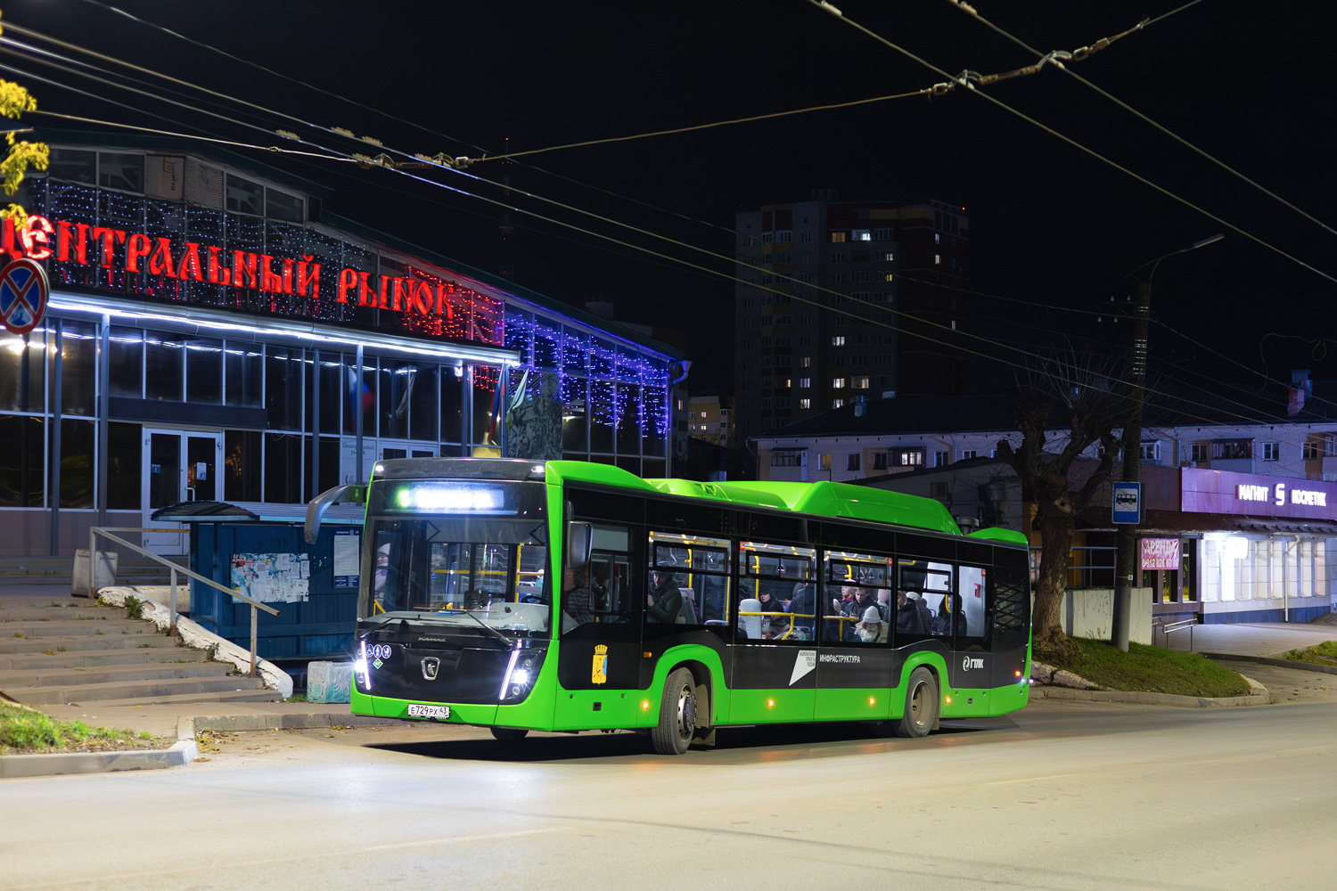 Кировская область, НефАЗ-5299-40-57 (CNG) № Е 729 РХ 43