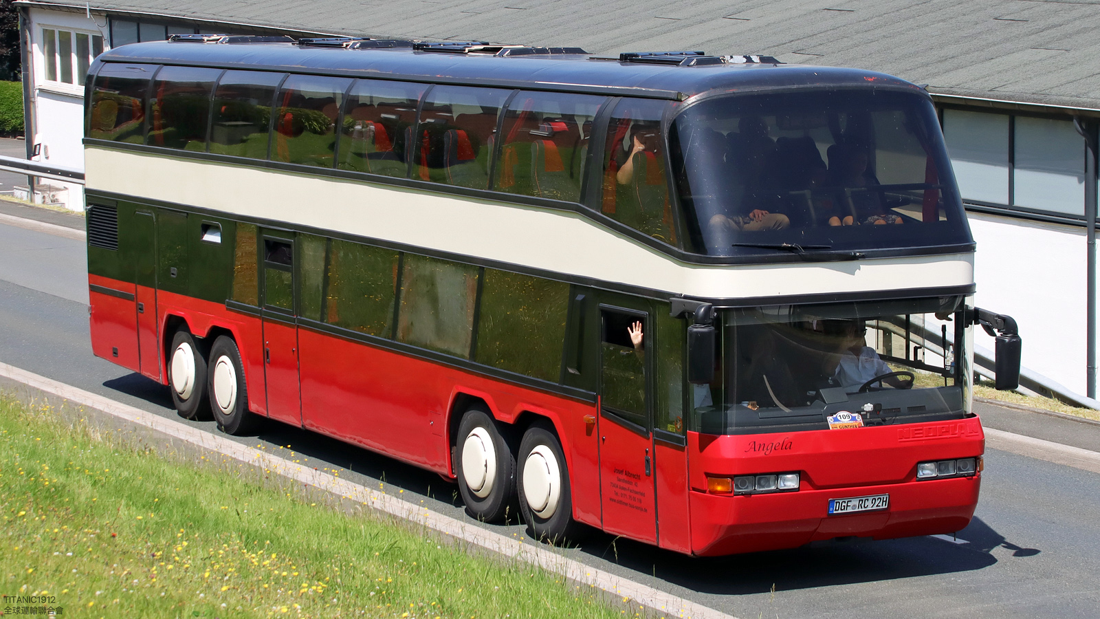 Баден-Вюртемберг, Neoplan N128/4 Megaliner № DGF-RC 92H; Северный Рейн-Вестфалия — 130 лет с запуска первого в мире автобусного маршрута