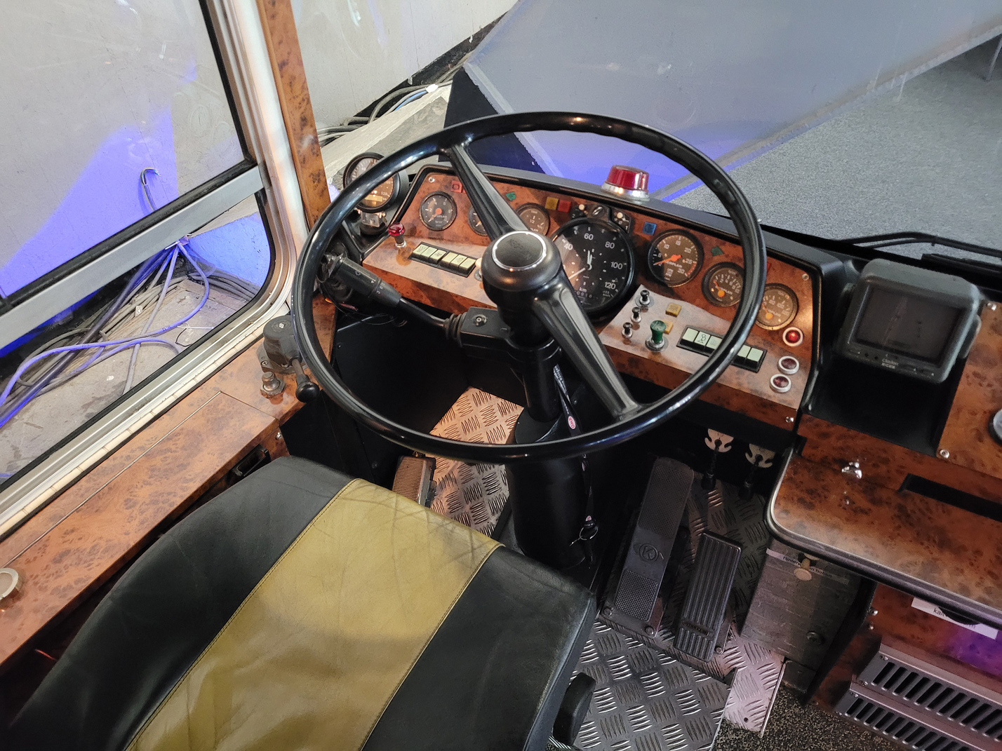 Бавария, Neoplan N138/4 Jumbocruiser № KU 06112; Бельгия — Busworld Europe 2025