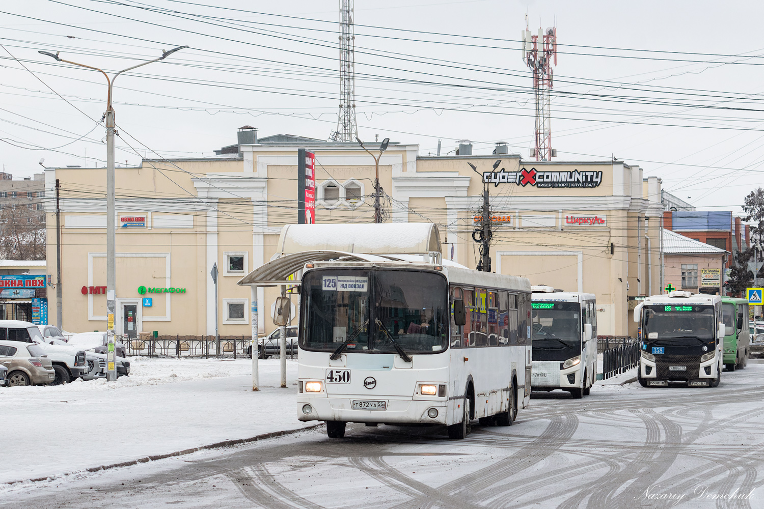 Омская область, ЛиАЗ-5256.53 № 450; Омская область, ПАЗ-320435-04 "Vector Next" № 358