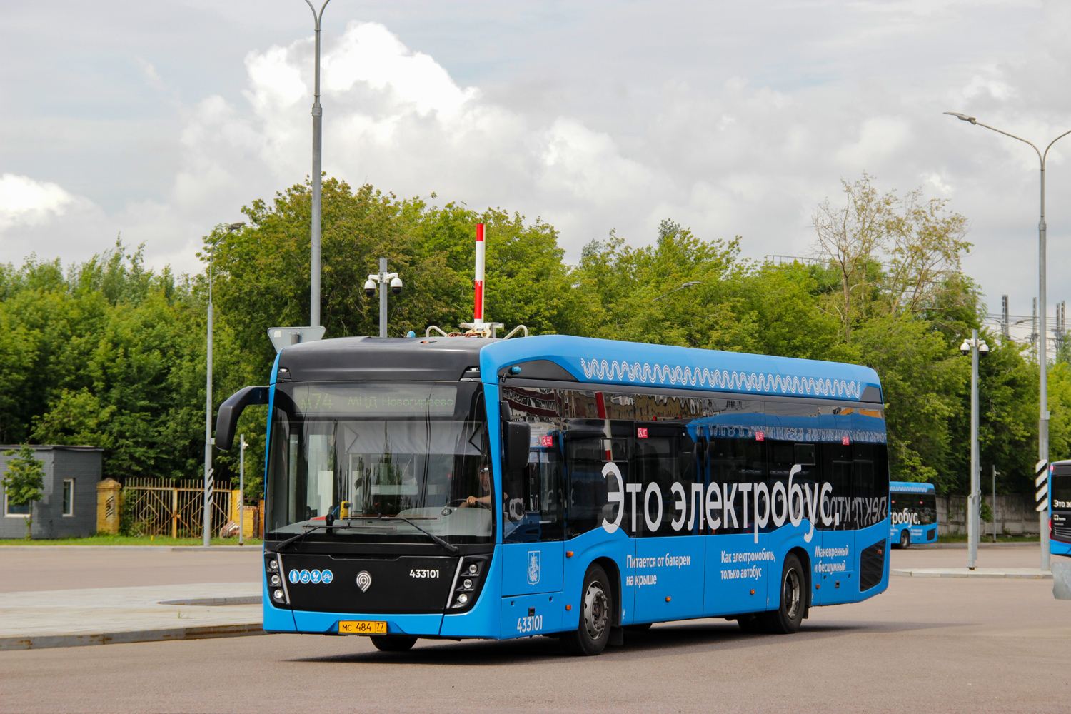 Moskva, KAMAZ-6282 č. 433101