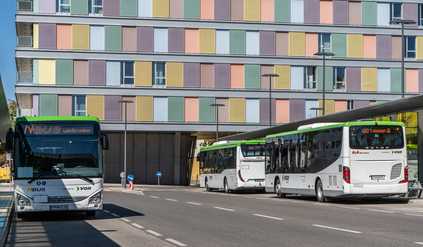 Rakousko, IVECO Crossway LE LINE 12M č. P NBUS 30; Rakousko, Setra S415LE business č. EU 988 DT